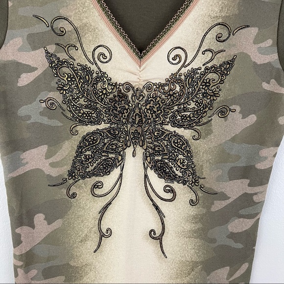 !SOLD! FANG Vintage Y2K Green Camo V Neck Flutter Sleeve Butterfly Graphic Tee - Picture 3 of 8
